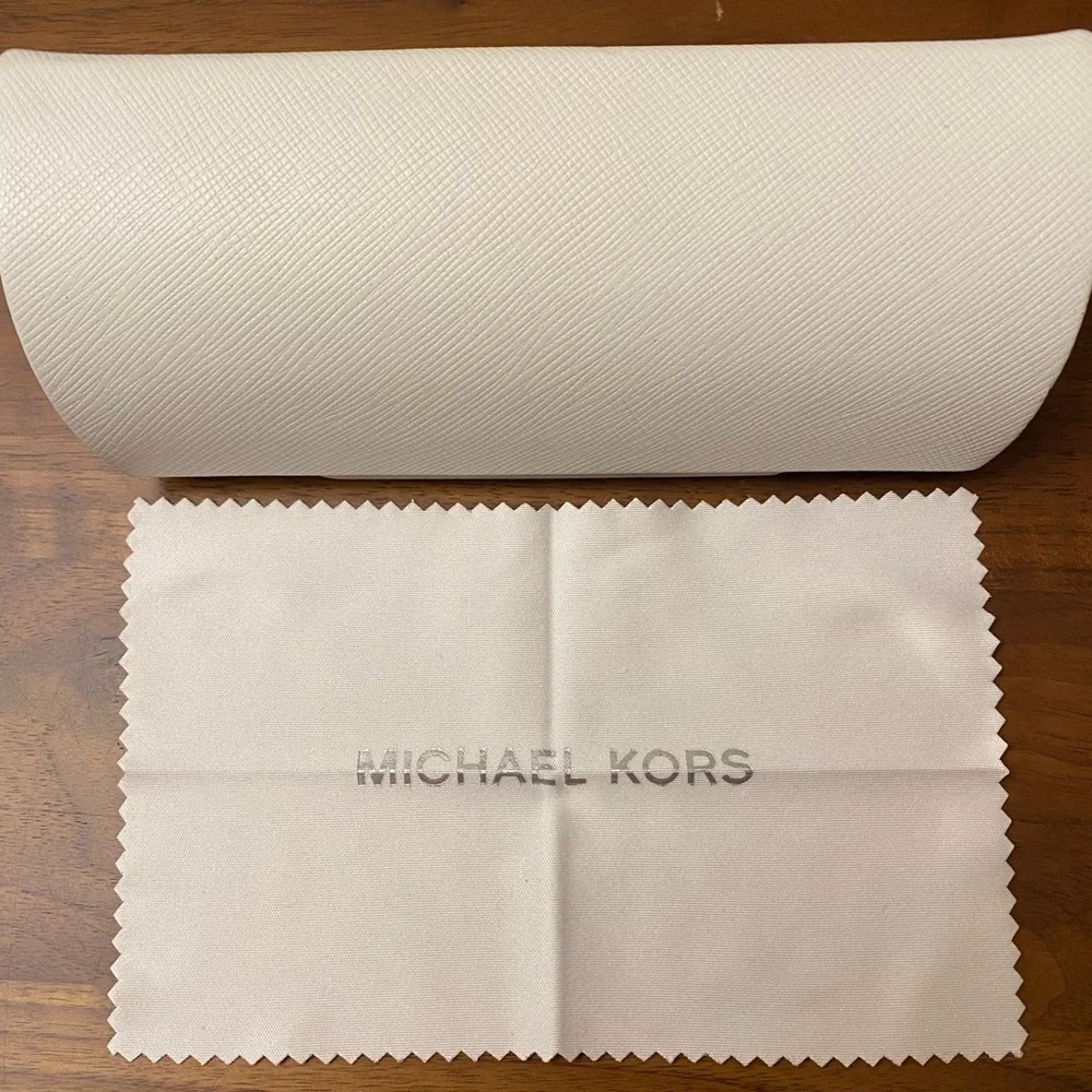NWOT Michael Kors Eyeglass Sunglass Hard Case Clam Shell & Lens Cloth - Picture 2 of 3